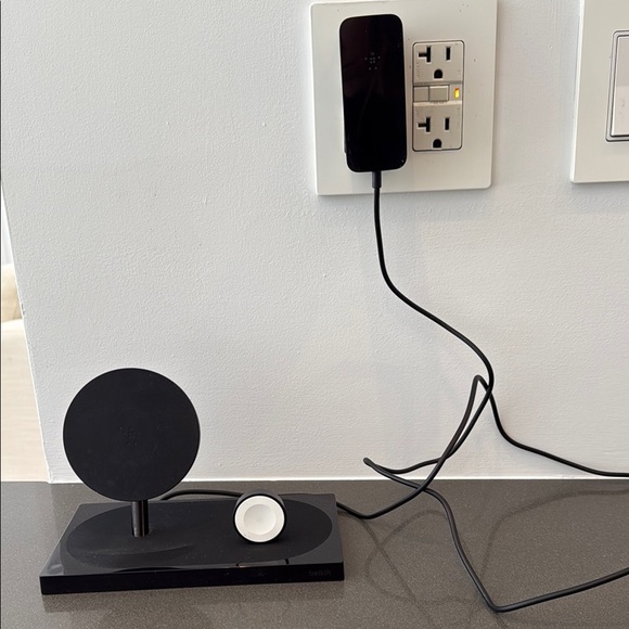 Boost Up Special Edition Wireless Charging Dock for iPhone + Apple Watch - Picture 1 of 1